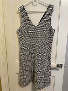 NWT LOFT Black and White Geometric Fit & Flare V‑Neck Dress